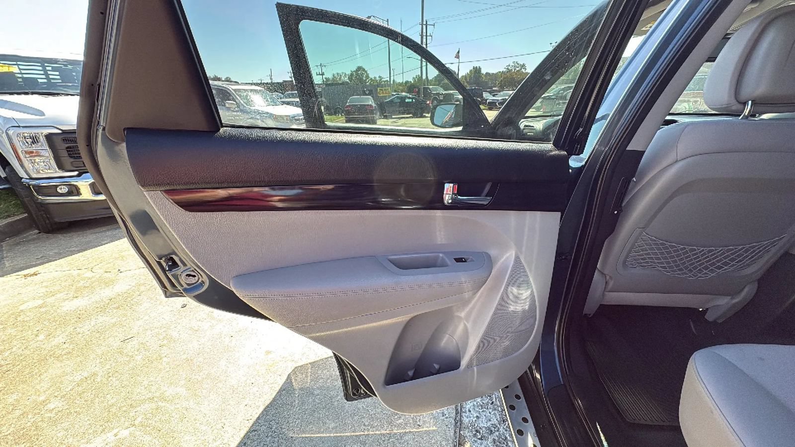 Used 2011 Kia Sorento LX w/ Convenience Pkg FWD image 12
