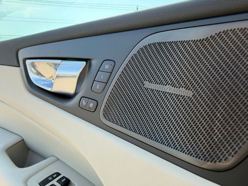 New 2026 Volvo XC60 T8 Ultra w/ Protection Package Premier image 18