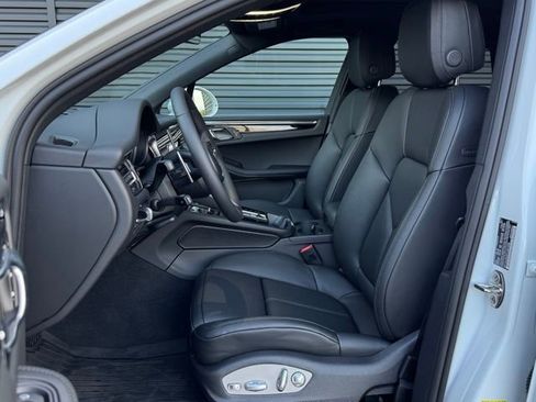 Used 2026 Porsche Macan AWD/4WD image 5