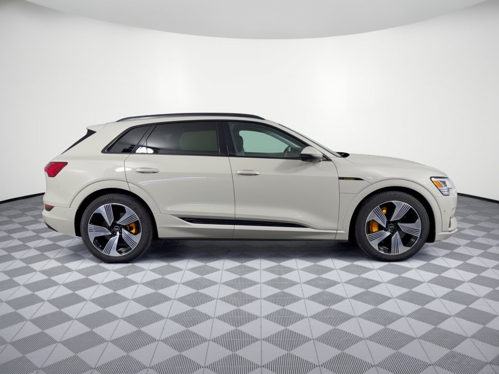 Certified 2022 Audi e-tron Premium Plus w/ Premium Plus Package AWD/4WD image 8