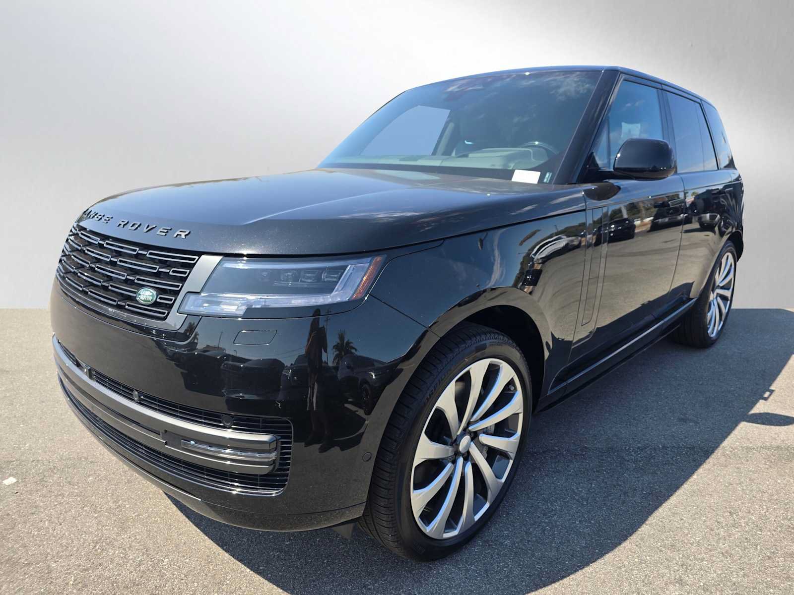 New 2025 Land Rover Range Rover SE AWD/4WD image 1