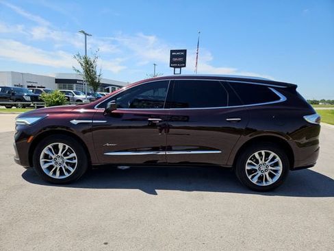 Used 2023 Buick Enclave Avenir w/ Avenir Technology Package FWD image 4
