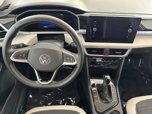 Used 2025 Volkswagen Taos SE FWD image 23