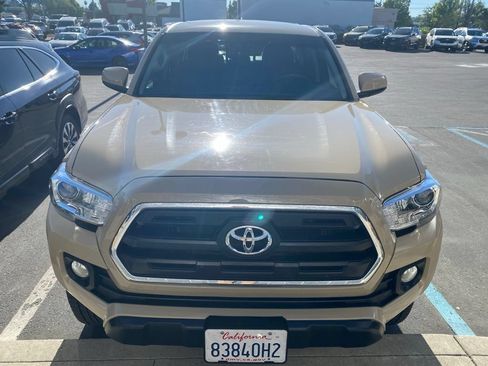 Used 2017 Toyota Tacoma SR5 w/ Tow Package AWD/4WD image 6