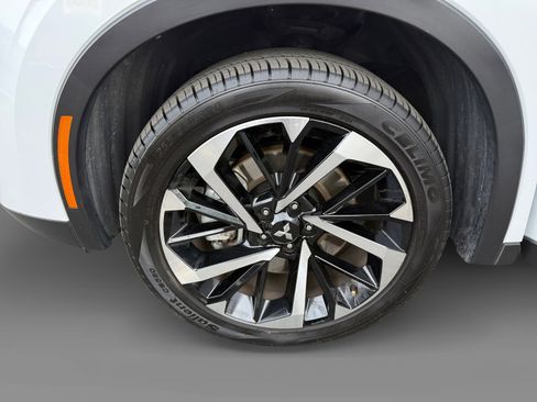 Used 2024 Mitsubishi Outlander SE image 9