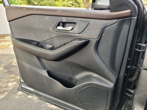 Used 2023 Nissan Rogue SV FWD image 25