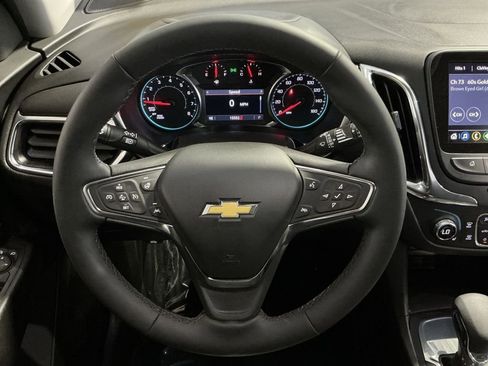 Used 2024 Chevrolet Equinox LT FWD image 17