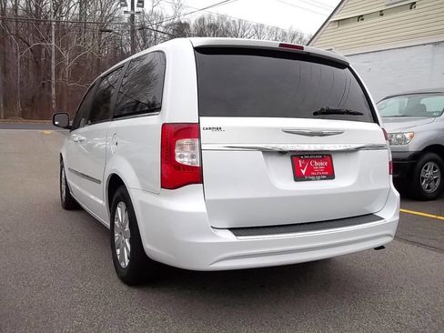 Used 2015 Chrysler Town & Country Touring FWD image 2