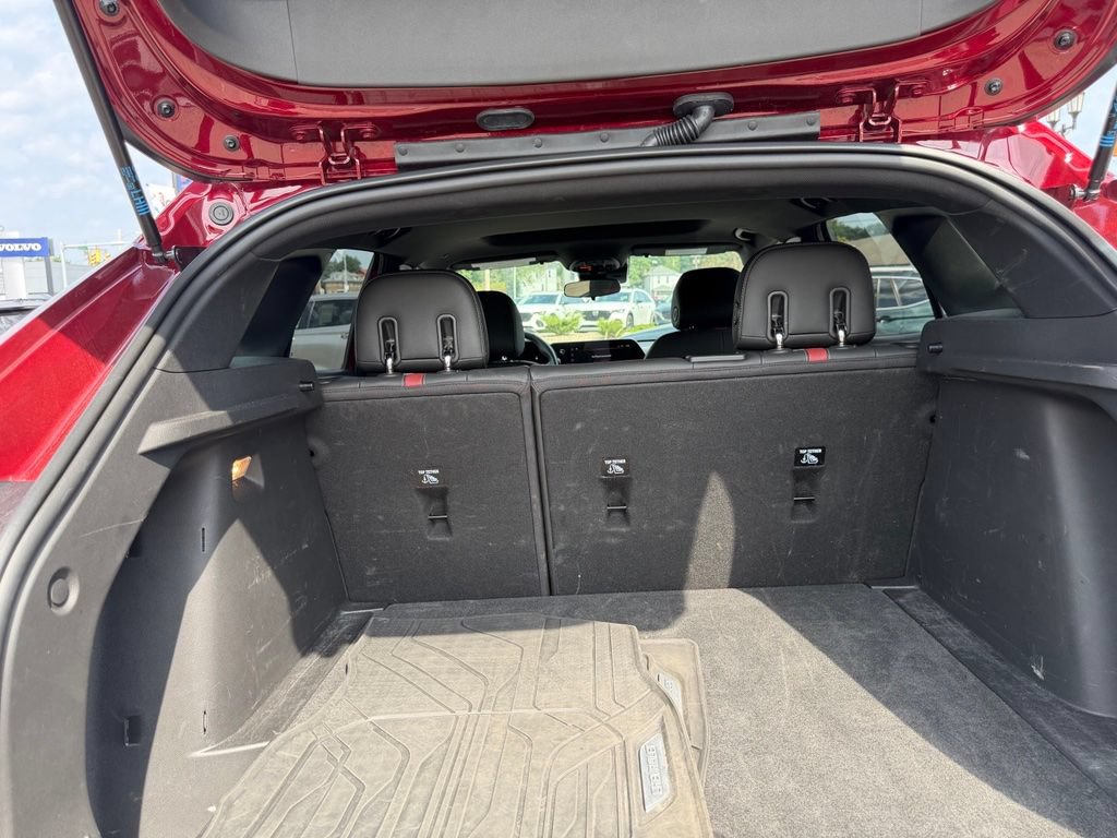 Used 2024 Chevrolet Trax RS w/ Sunroof Package FWD image 11