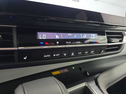 Certified 2025 Toyota Sienna XLE w/ XLE Plus Package AWD/4WD image 19
