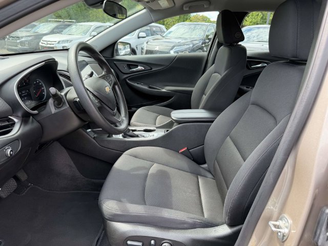 Used 2025 Chevrolet Malibu LT FWD image 16
