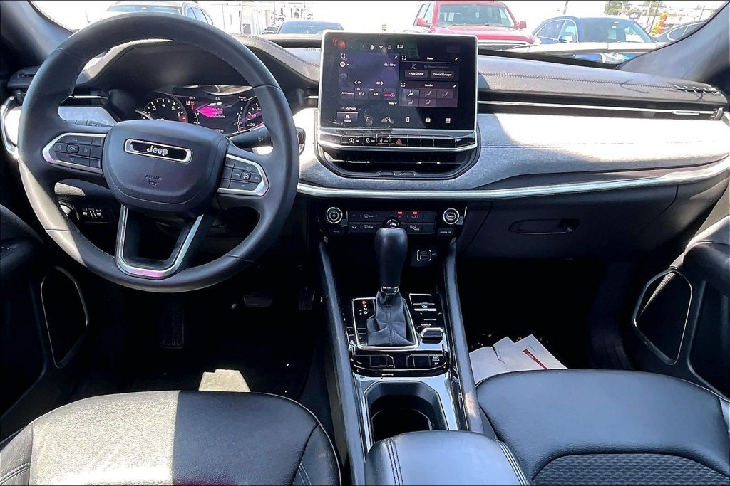 Used 2024 Jeep Compass Latitude AWD/4WD image 18