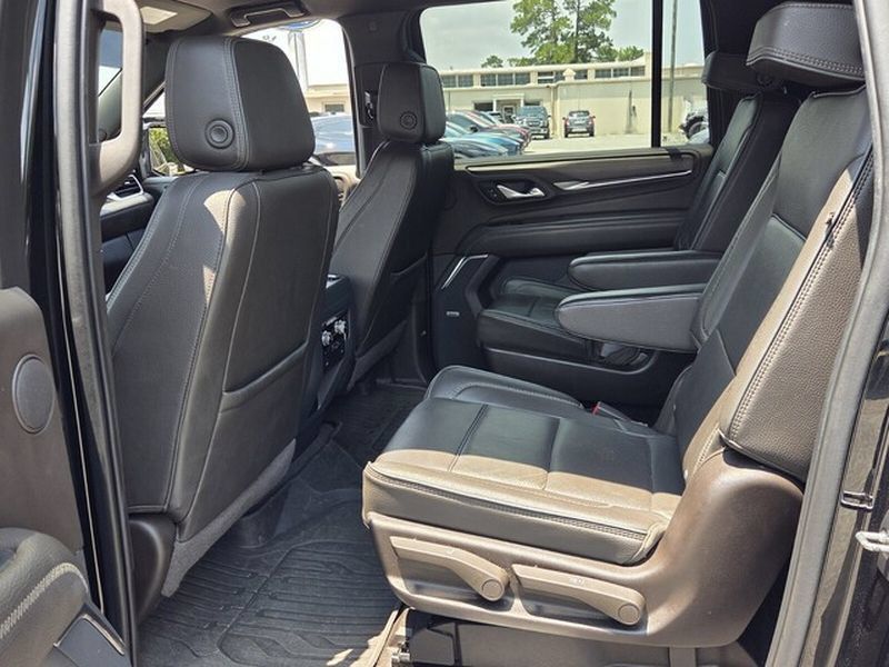 Used 2022 GMC Yukon XL Denali AWD/4WD image 7