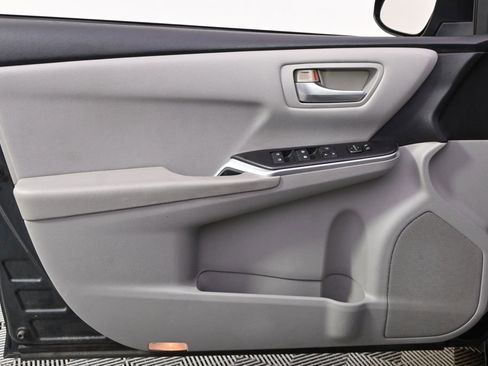 Used 2015 Toyota Camry LE image 22