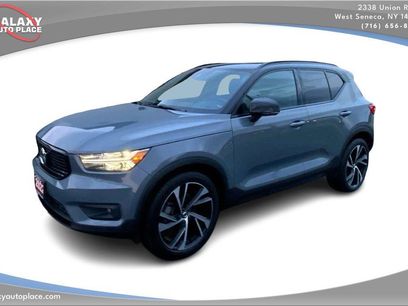 Used 2022 Volvo XC40 T5 R-Design w/ Climate Package