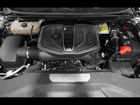 Used 2024 Jeep Grand Wagoneer L Series III AWD/4WD image 24