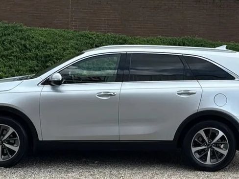 Used 2019 Kia Sorento EX FWD image 2