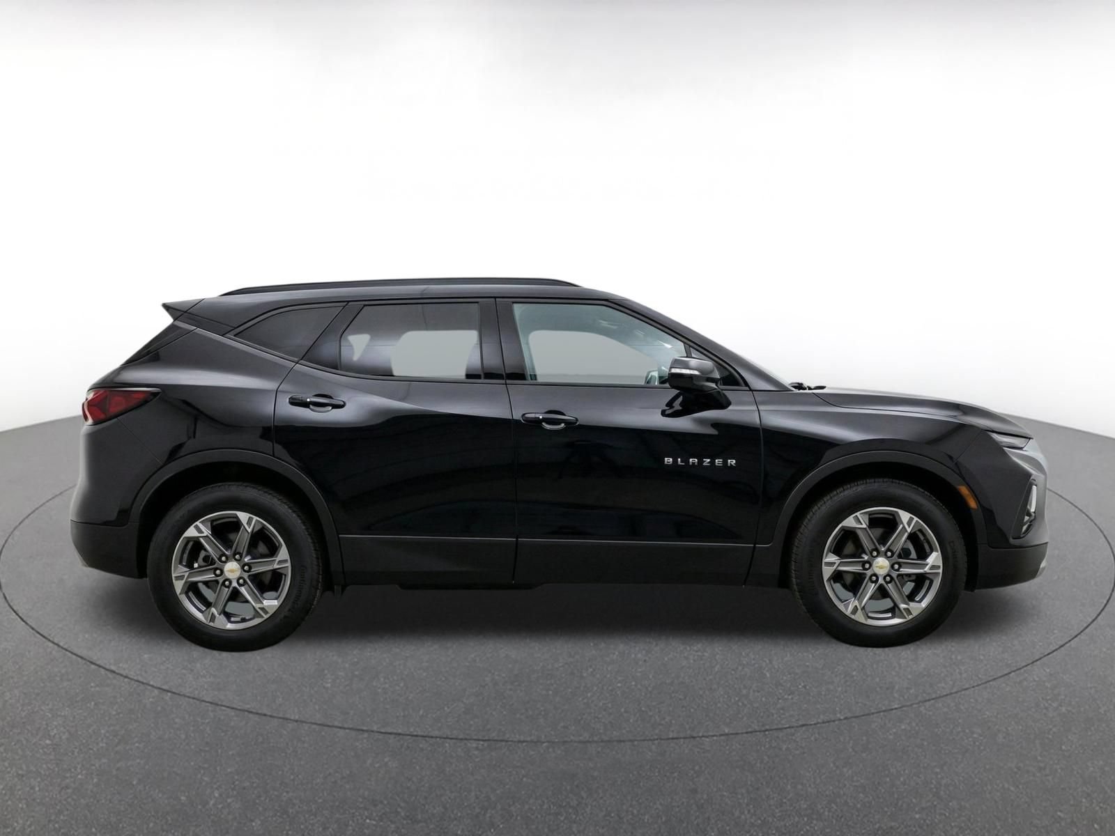 Used 2025 Chevrolet Blazer LT FWD image 9