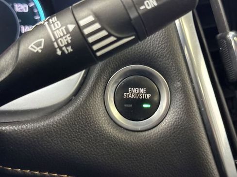 Used 2020 Chevrolet Traverse LT w/ LT Premium Package image 18