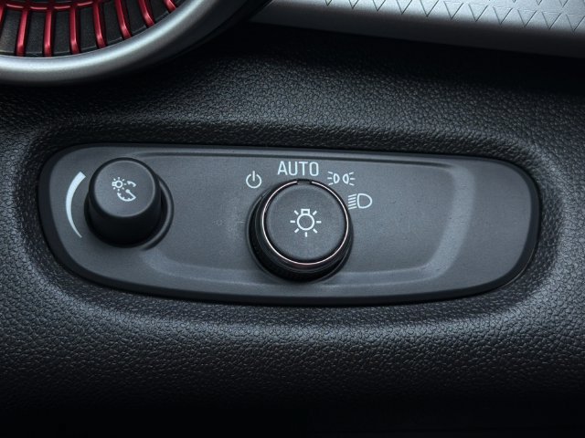 Used 2024 Chevrolet Trax RS FWD image 26