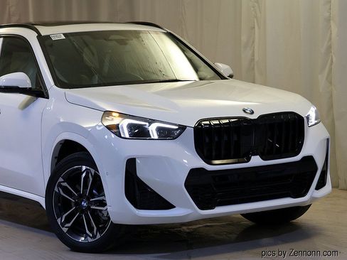 Used 2027 BMW X1 xDrive28i AWD/4WD image 2