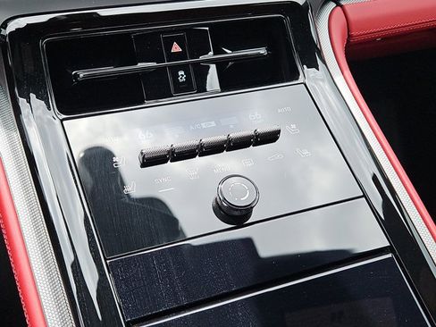 Certified 2025 Porsche Panamera 4 AWD/4WD image 31