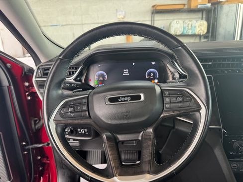 Certified 2022 Jeep Grand Cherokee L Limited w/ Black Appearance Package AWD/4WD image 17