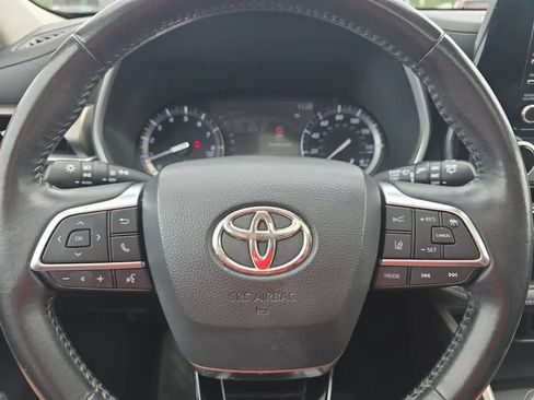 Used 2020 Toyota Highlander XLE AWD/4WD image 19