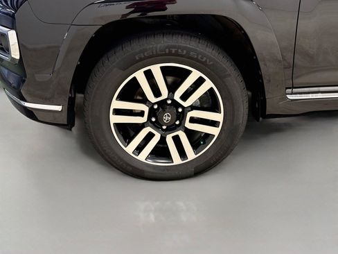 Used 2022 Toyota 4Runner Limited AWD/4WD image 31