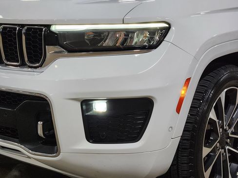 Used 2023 Jeep Grand Cherokee Overland w/ Luxury Tech Group IV AWD/4WD image 17