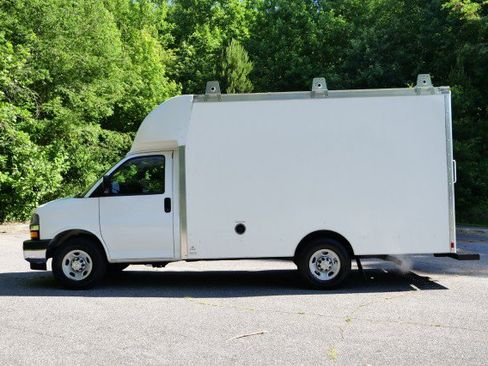 Used 2021 Chevrolet Express 3500 w/ Power Convenience Package RWD image 26