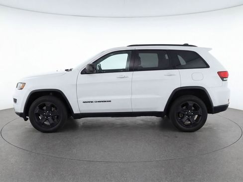 Used 2019 Jeep Grand Cherokee Laredo AWD/4WD image 6