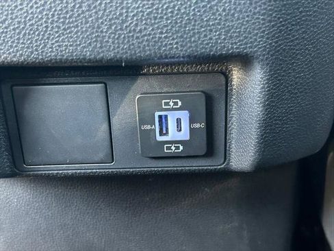 Certified 2025 Toyota Tacoma SR5 AWD/4WD image 21
