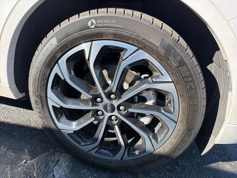 Used 2024 Lincoln Nautilus Reserve w/ Equipment Group 202A image 4