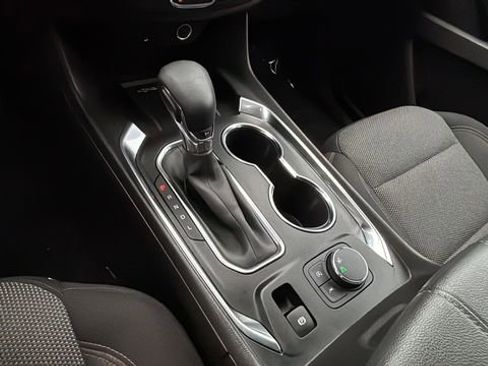 Used 2023 Chevrolet Traverse LT image 29