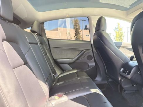 Used 2021 Tesla Model Y Long Range AWD/4WD image 27