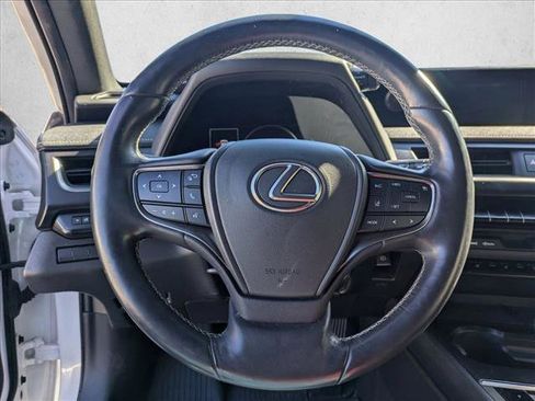 Used 2019 Lexus UX 200 image 15