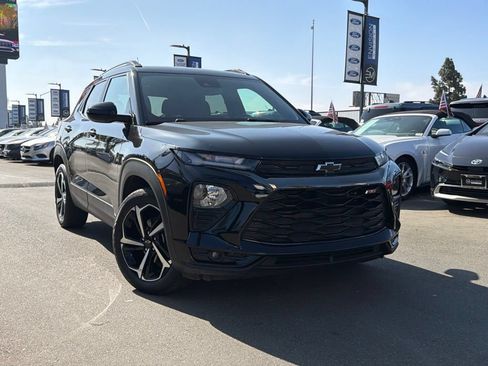 Used 2023 Chevrolet TrailBlazer RS FWD image 3