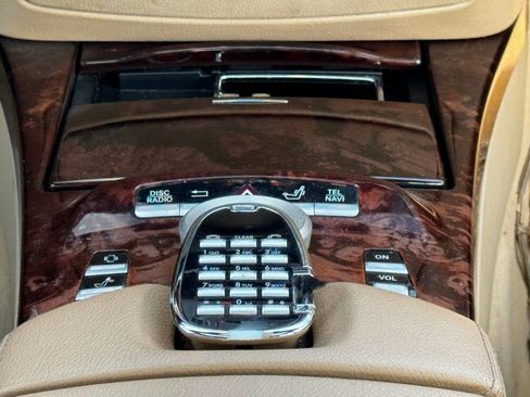 Used 2011 Mercedes-Benz S 550 4MATIC image 21