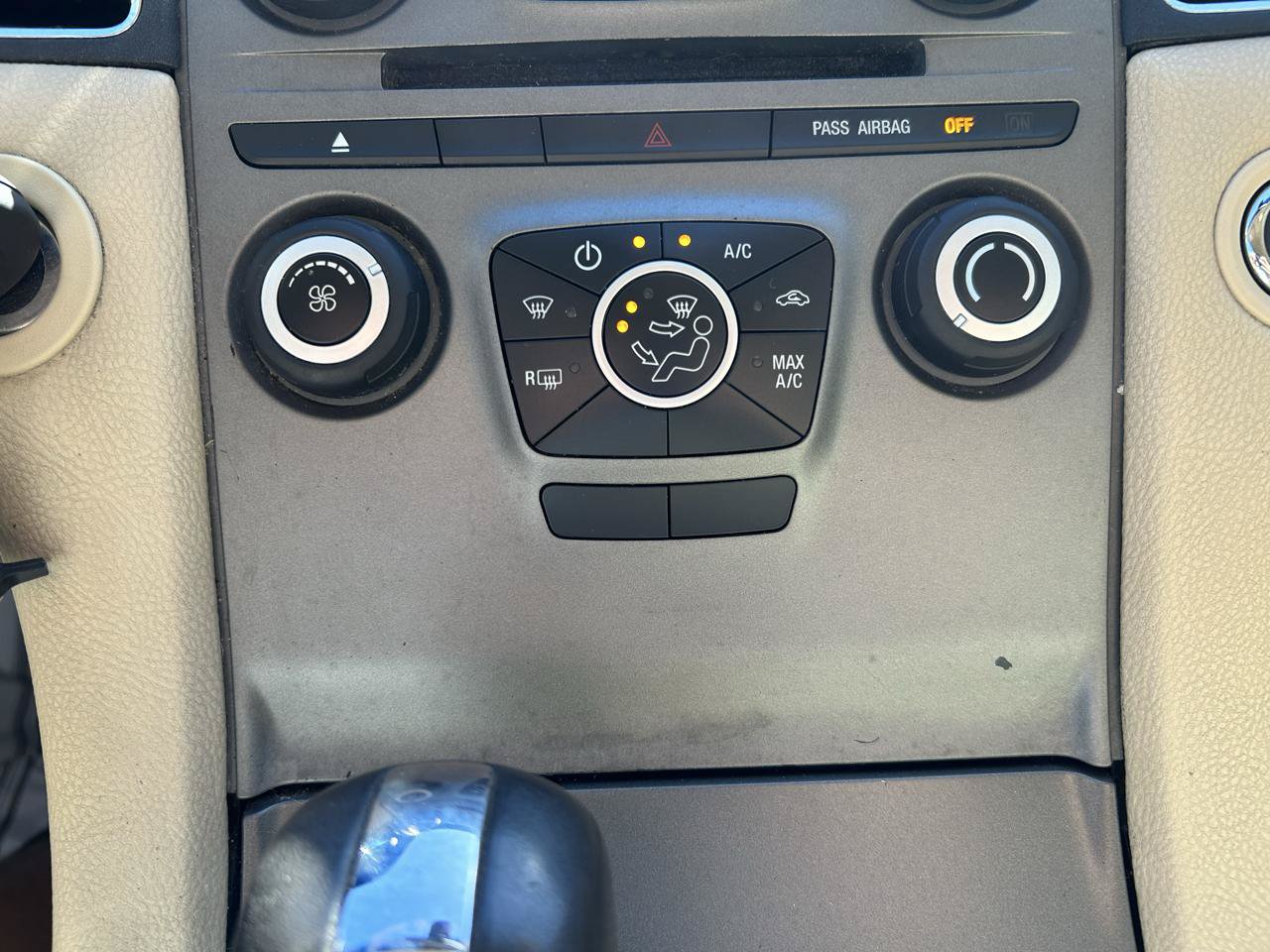 Used 2016 Ford Taurus SE FWD image 23