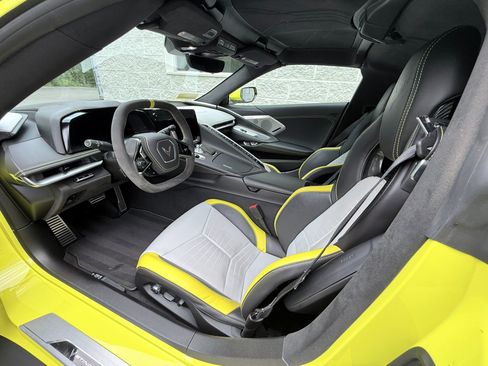 Used 2021 Chevrolet Corvette Stingray Premium Cpe w/ Z51 Performance Package RWD image 15