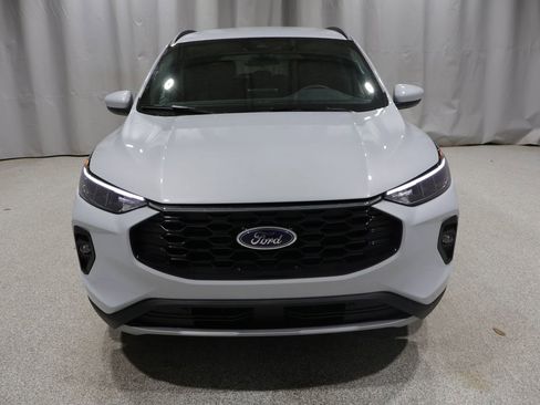 Used 2025 Ford Escape ST-Line Select AWD/4WD image 9