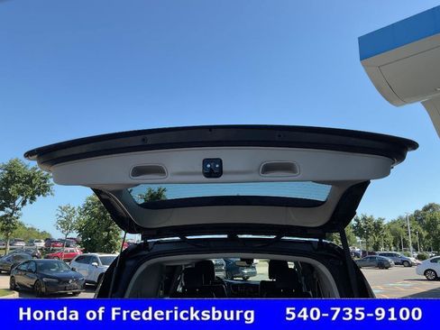 Used 2024 Chrysler Pacifica Touring-L FWD image 19