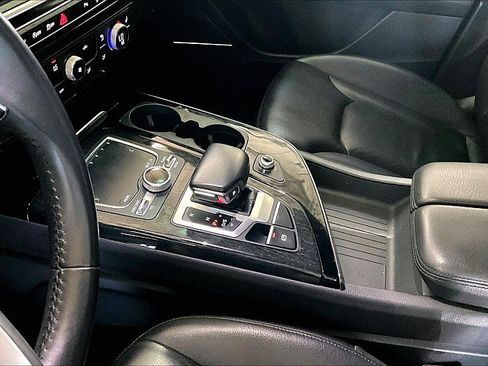 Used 2018 Audi Q7 3.0T Premium Plus w/ Premium Plus Package AWD/4WD image 12