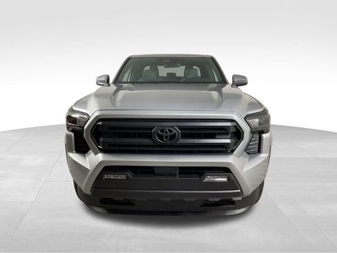 Used 2025 Toyota Tacoma SR5 image 2