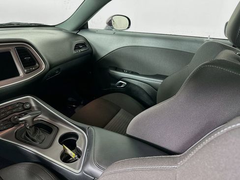 Used 2022 Dodge Challenger R/T w/ Performance Handling Group image 30