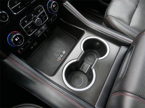 Used 2022 Chevrolet Suburban RST w/ Luxury Package image 19