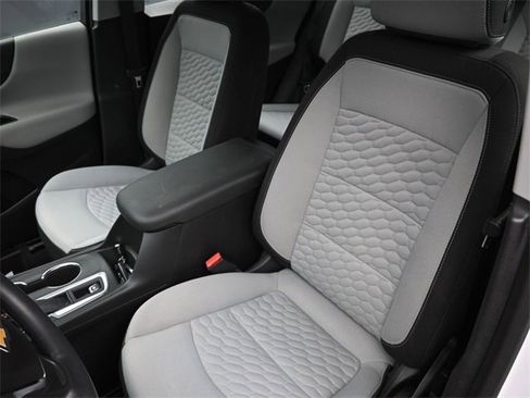 Used 2018 Chevrolet Equinox LS image 29