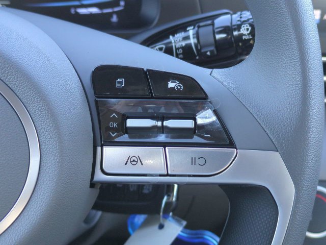 Used 2026 Hyundai Elantra SE FWD image 23