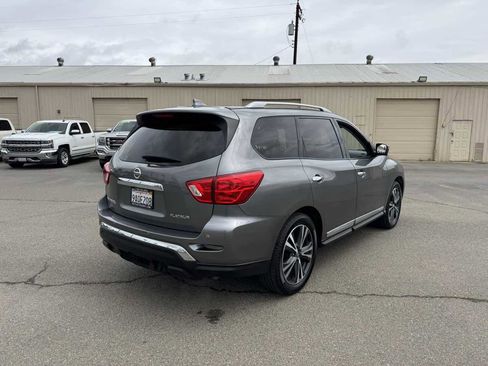 Used 2020 Nissan Pathfinder Platinum image 12
